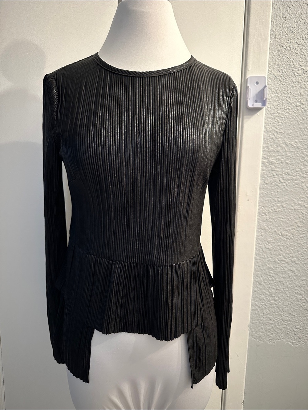 Natural and Beauty Fashion - Black Metallic Ribbed Peplum Long Sleeve Top